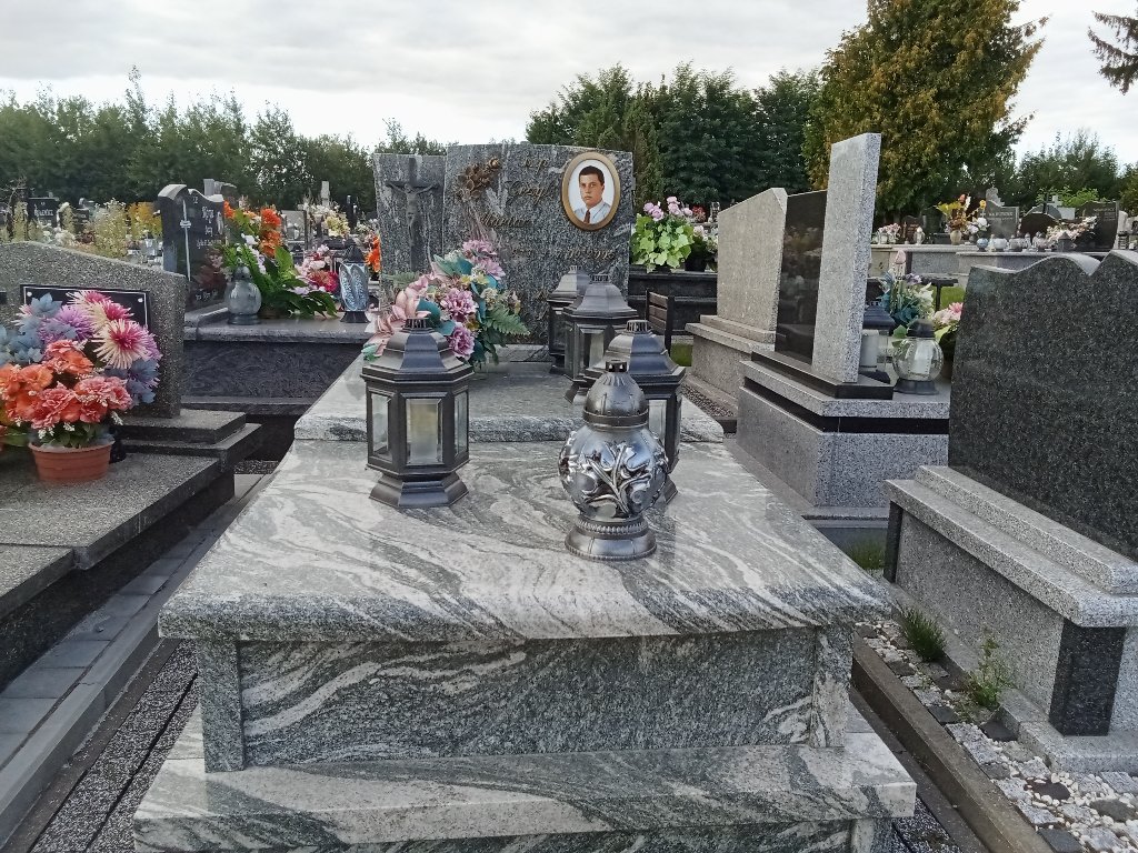 Grób MARIAN GRZYB