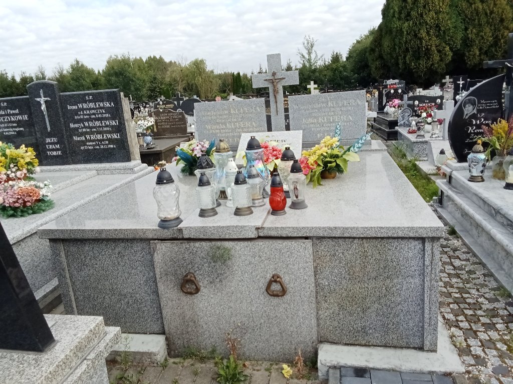 Grób WŁADYSŁAW KUFERA