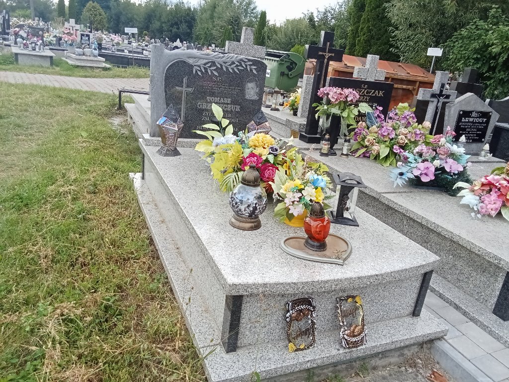 Grób TOMASZ GRZESZCZUK