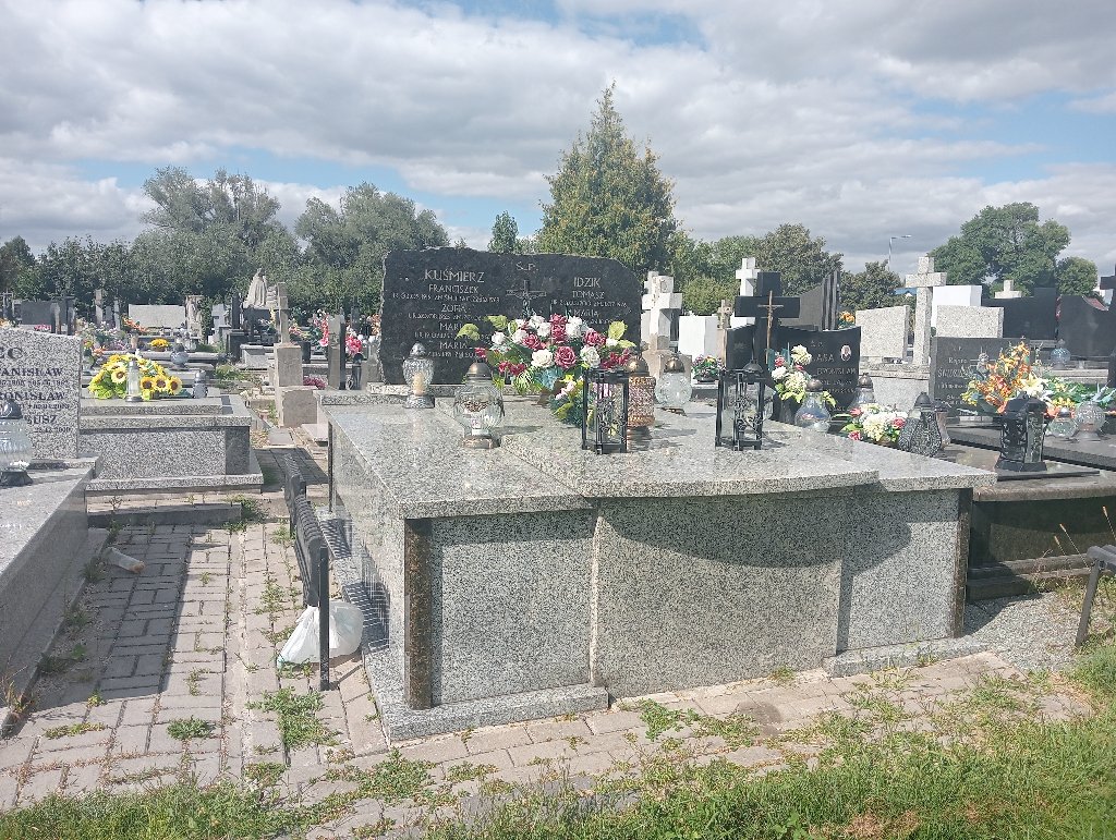 Grób ZOFIA KUŚMIERZ